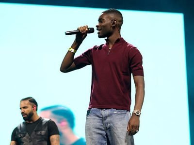 imgi_61_london-england-special-guest-dave-performs-on-stage-with-drake-during-day-two-of-wireless