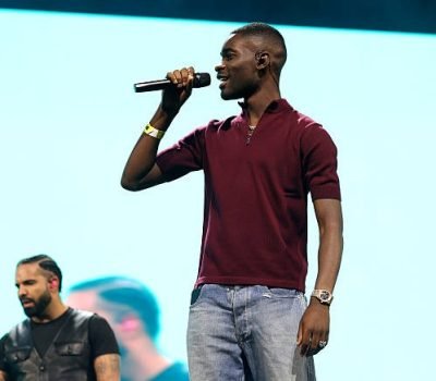 imgi_61_london-england-special-guest-dave-performs-on-stage-with-drake-during-day-two-of-wireless